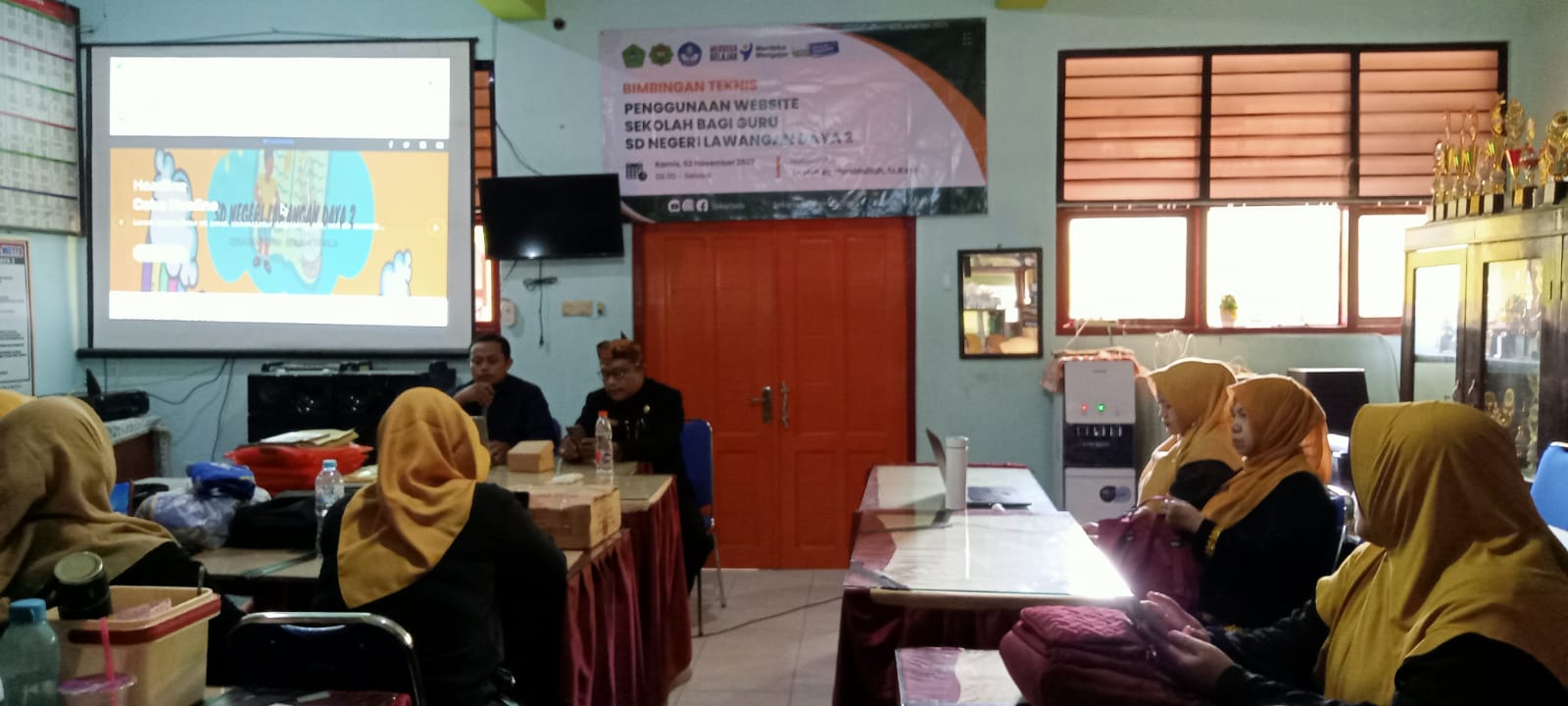 suasana bimtek penggunaan website sekolah